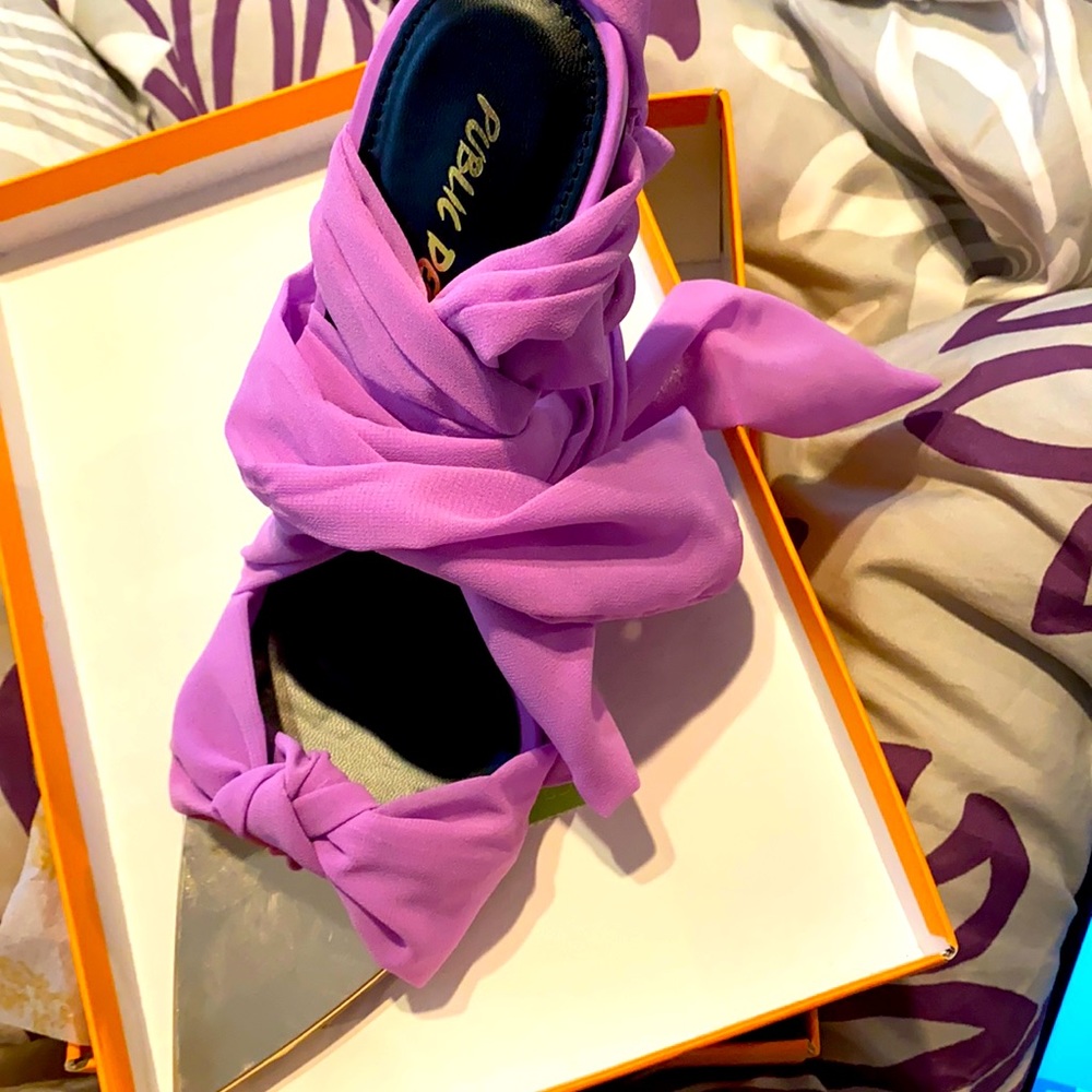 Beautiful Never worn purple strappy heel!!!!